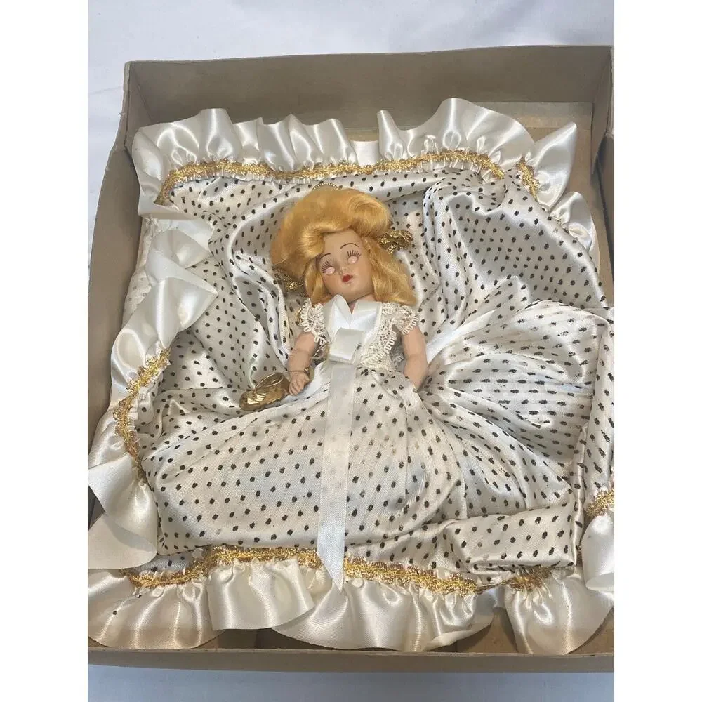 WALT DISNEY 1950’s SLEEPY EYE CINDERELLA DOLL DUCHESS DOLL CORP